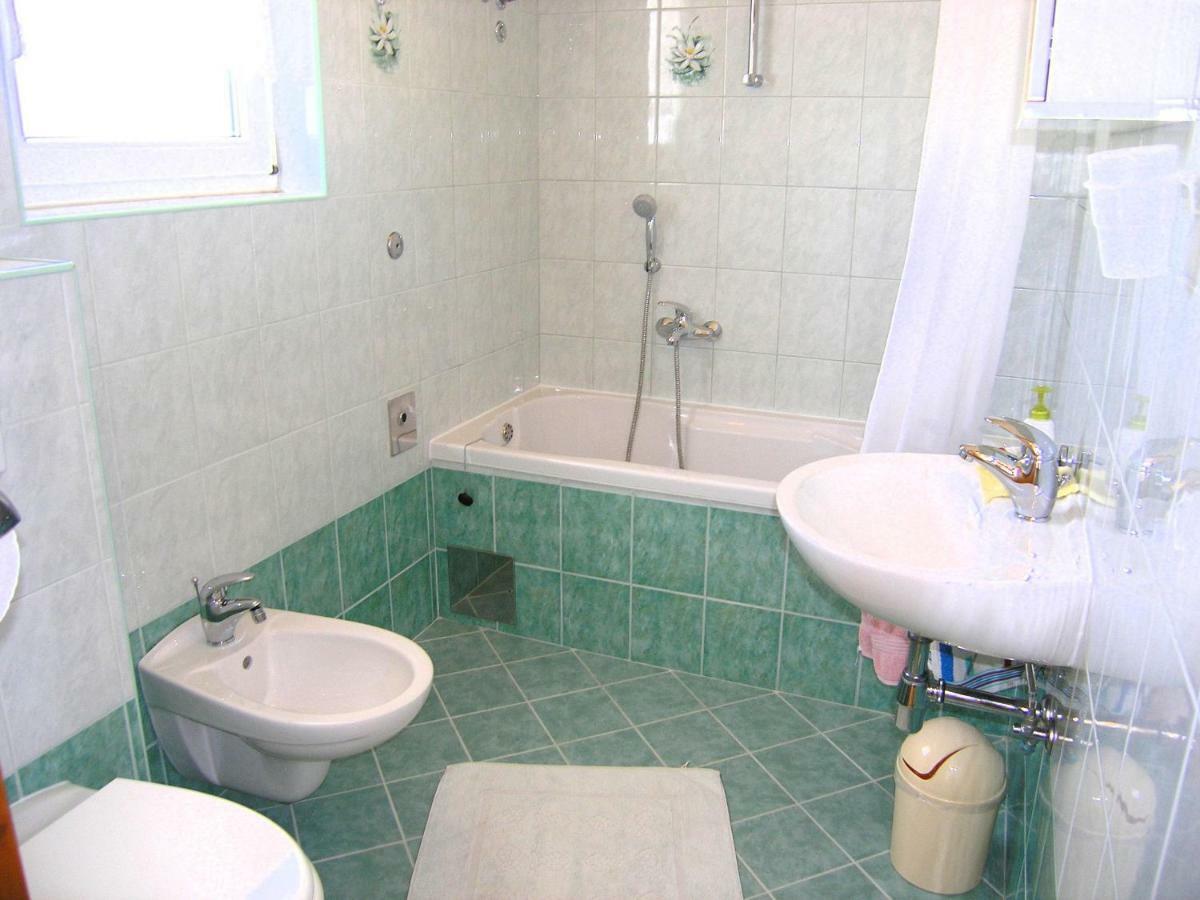 Apartman Juric Krk Town Exterior foto